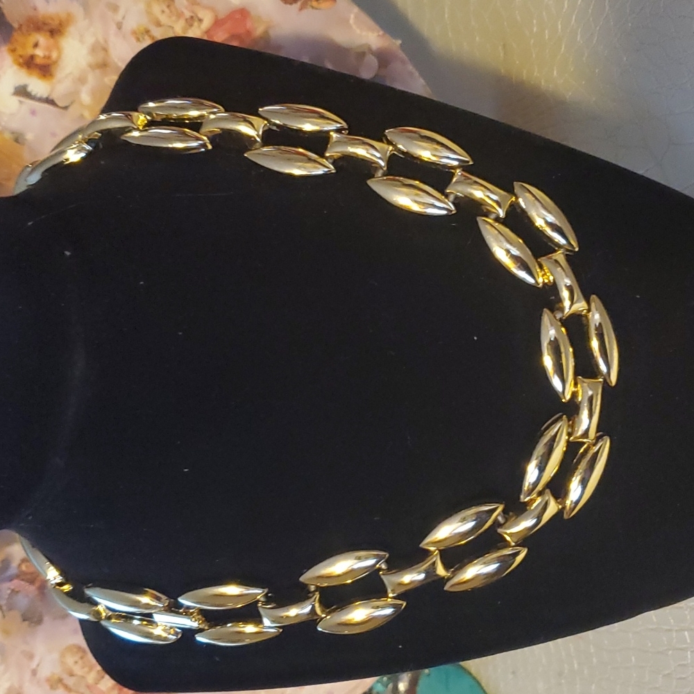 Gold Tone Fashion Necklace
